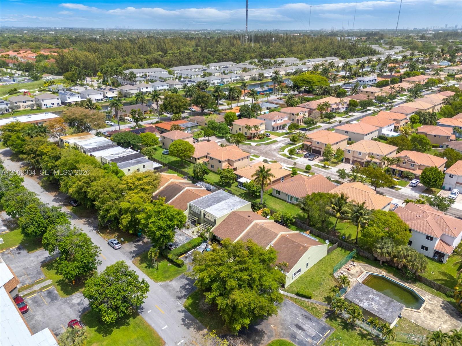 COUNTRY CLUB VILLAS TH CO - Residential