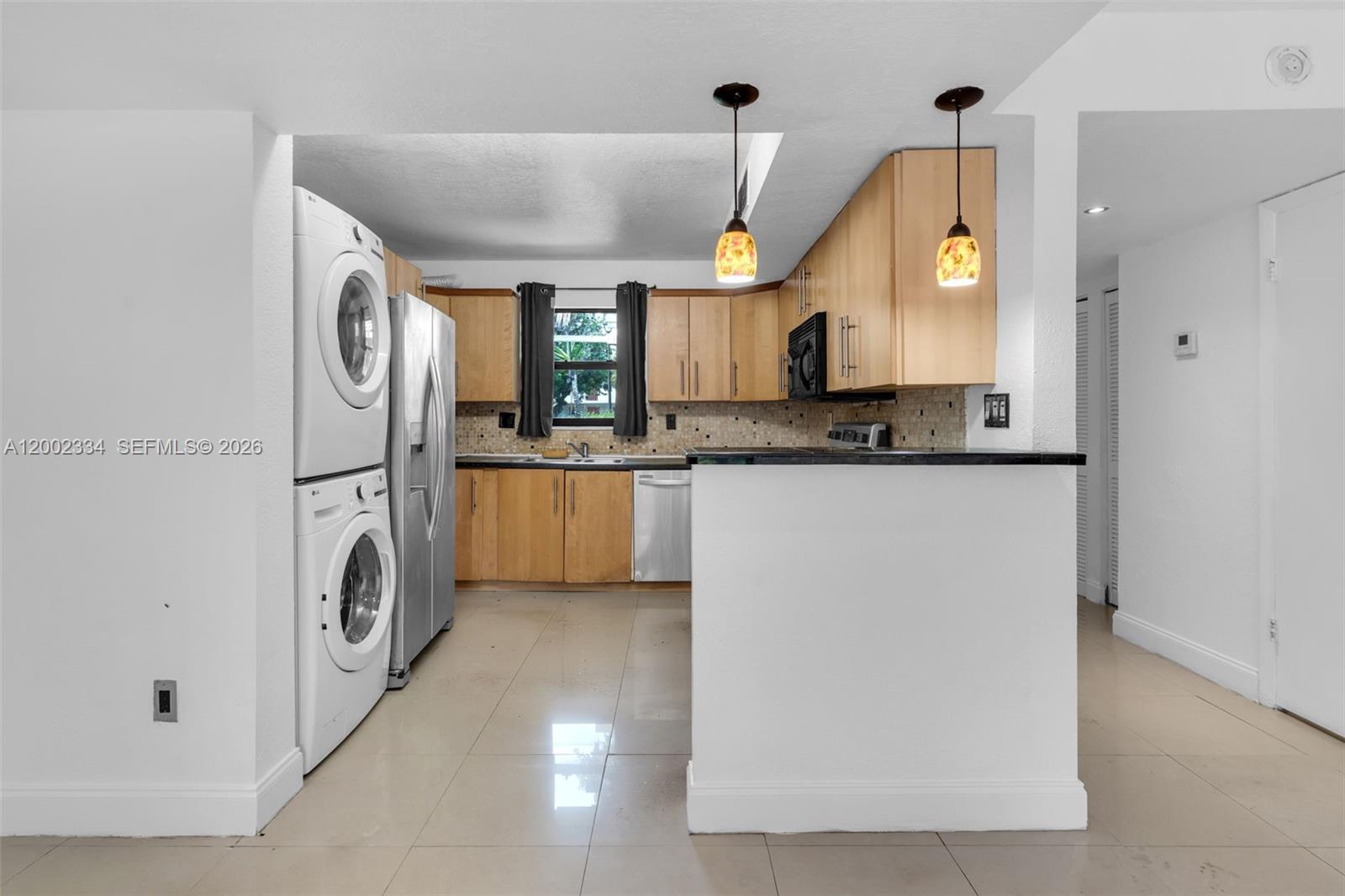 COUNTRY CLUB VILLAS TH CO - Residential