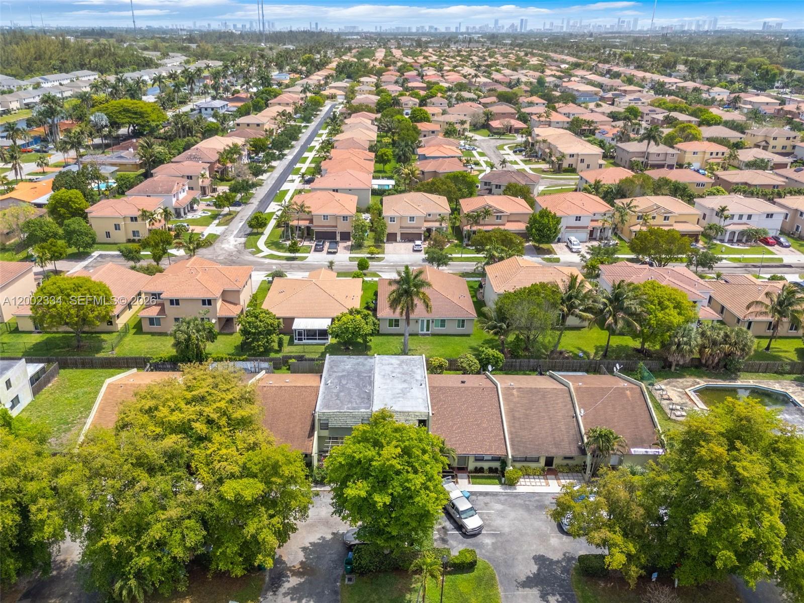 COUNTRY CLUB VILLAS TH CO - Residential