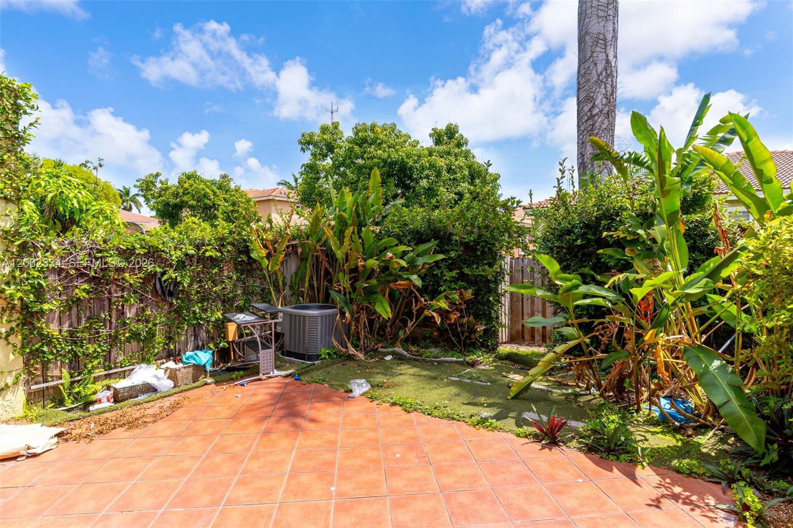 COUNTRY CLUB VILLAS TH CO - Residential