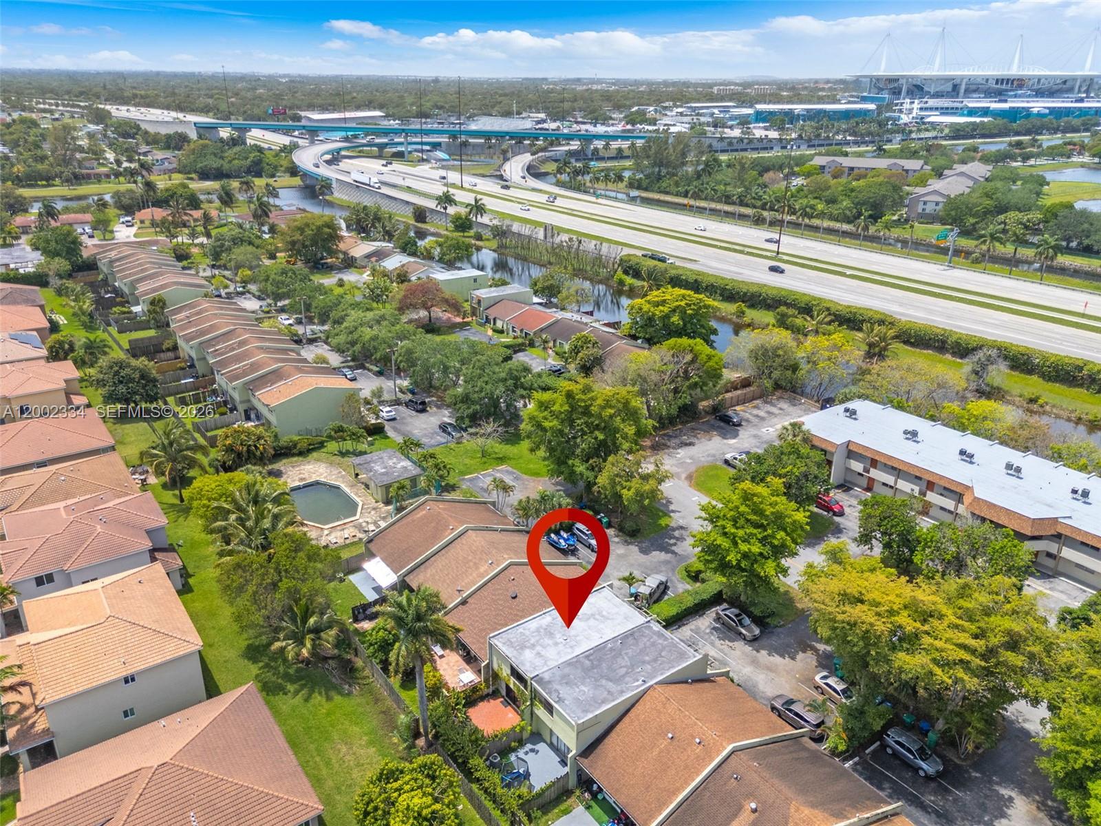 COUNTRY CLUB VILLAS TH CO - Residential