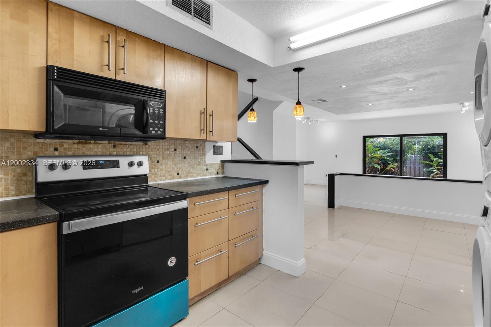 COUNTRY CLUB VILLAS TH CO - Residential