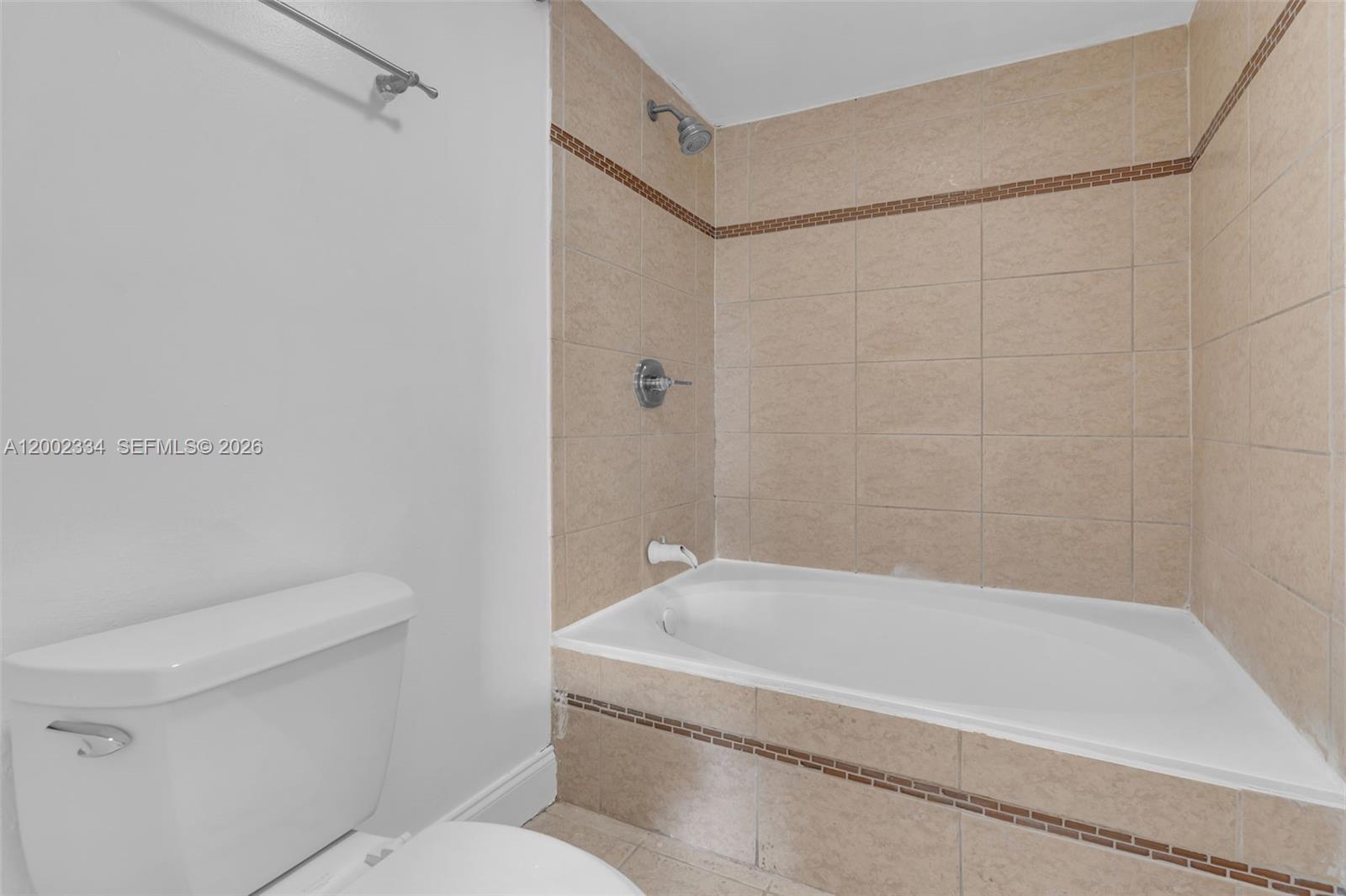 COUNTRY CLUB VILLAS TH CO - Residential