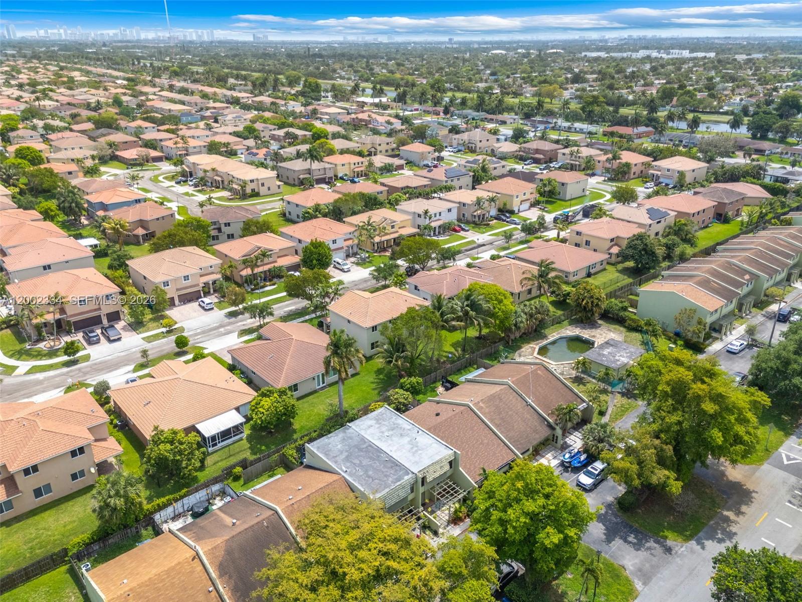 COUNTRY CLUB VILLAS TH CO - Residential