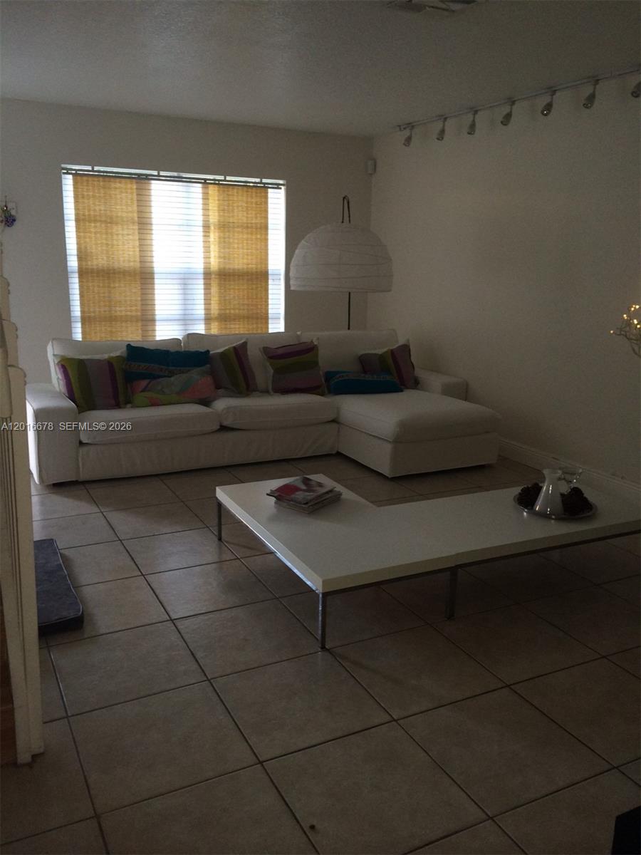 FOREST LAKES GARDENS SEC - Residential Lease