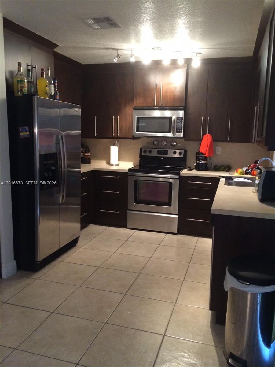 FOREST LAKES GARDENS SEC - Residential Lease