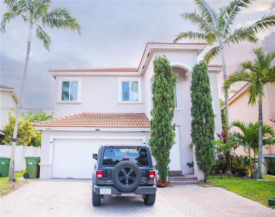 Motivated seller!

Spacious two-story house in the heart of Pembroke Pines:
 • 3 bedrooms and 2 and a half bathrooms
 • Ceramic and non-slip vinyl floss (without carpets)
 • Roof replaced at the end of 2022
 • NEW second floor windows, with ANTI-IMPACT glass
 • Anti-hurricane panels included for all first floor windows
 • Garages with space for up to 5 cars (2 inside the garage) 3 in the dry-way

The community does not require extraordinary fees and has reserve funds. 
Enjoy amenities such as:
Swimming pool, gym, children's playground and tennis court.

The membership fee covers:
 • Security 24/7
 • Internet and alarm system
 • Lawn maintenance
 • Pest control

Contact us for more information or to schedule your visit.