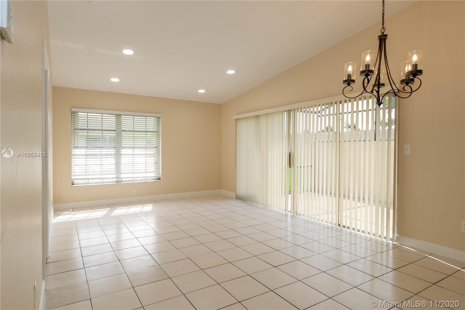 WOODSTOCK VILLAS - Residential Lease