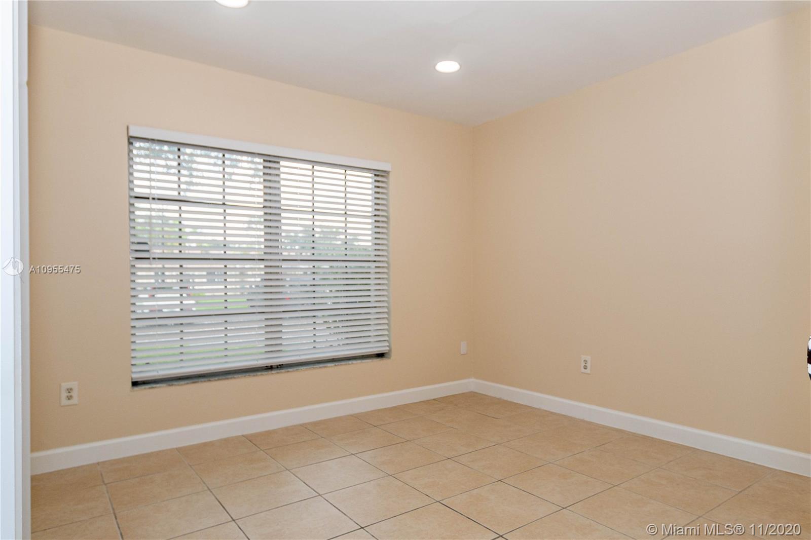 WOODSTOCK VILLAS - Residential Lease