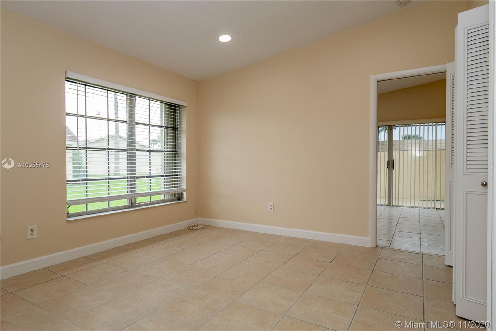 WOODSTOCK VILLAS - Residential Lease