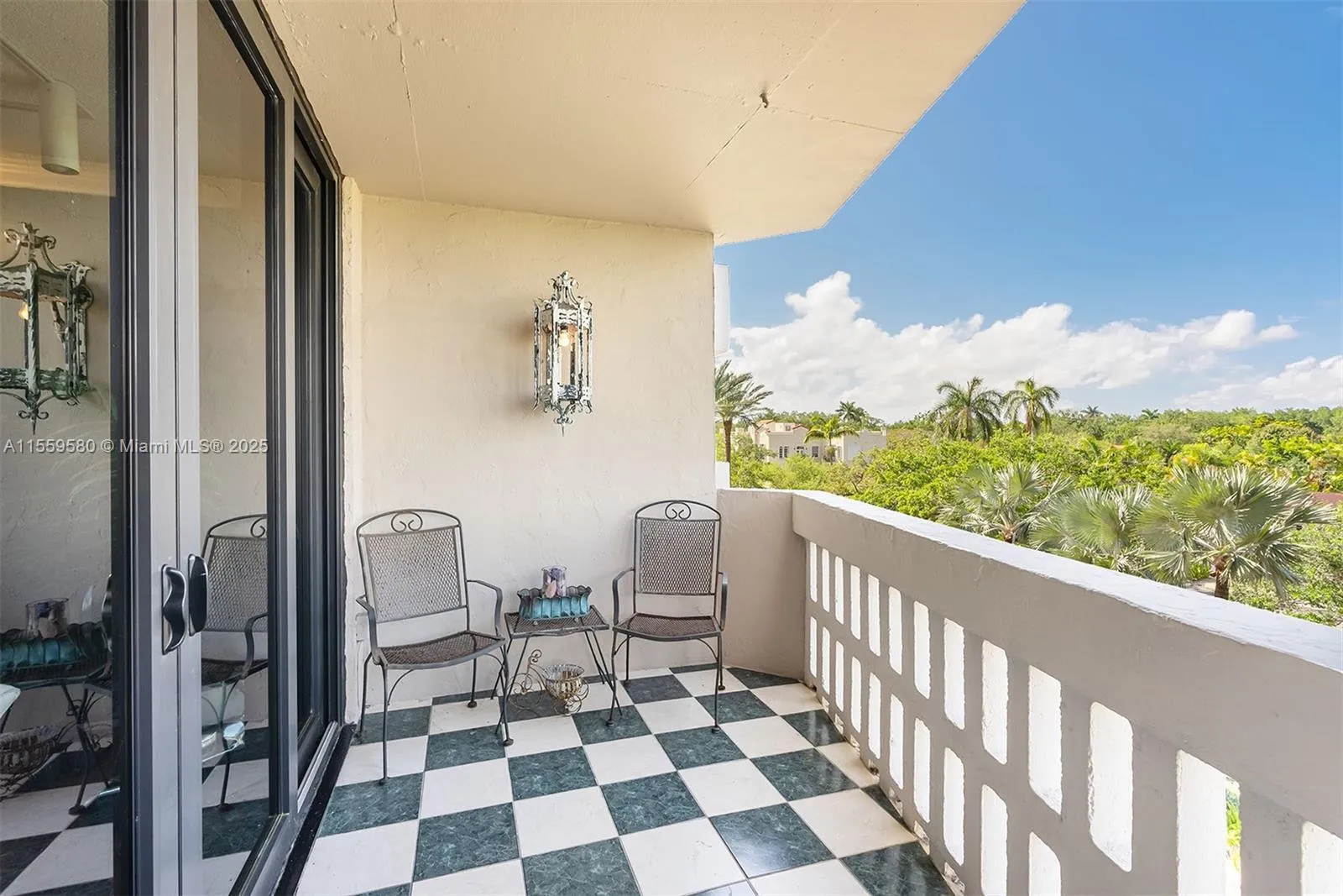 Coral Gables, Florida 33133, United States, 2 Bedrooms Bedrooms, ,3 BathroomsBathrooms,Residential,Active,61782