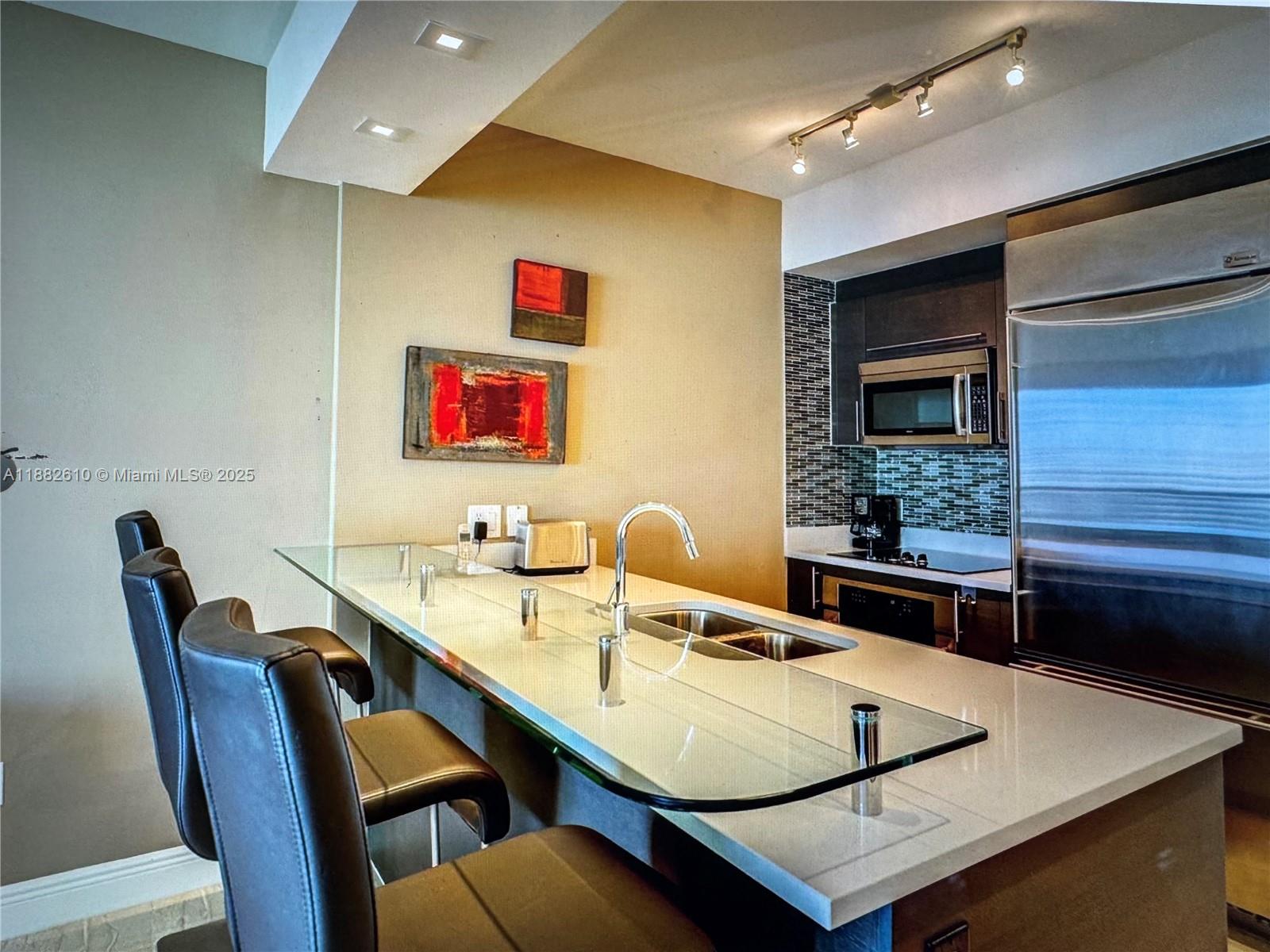 500 Brickell Ave 1600