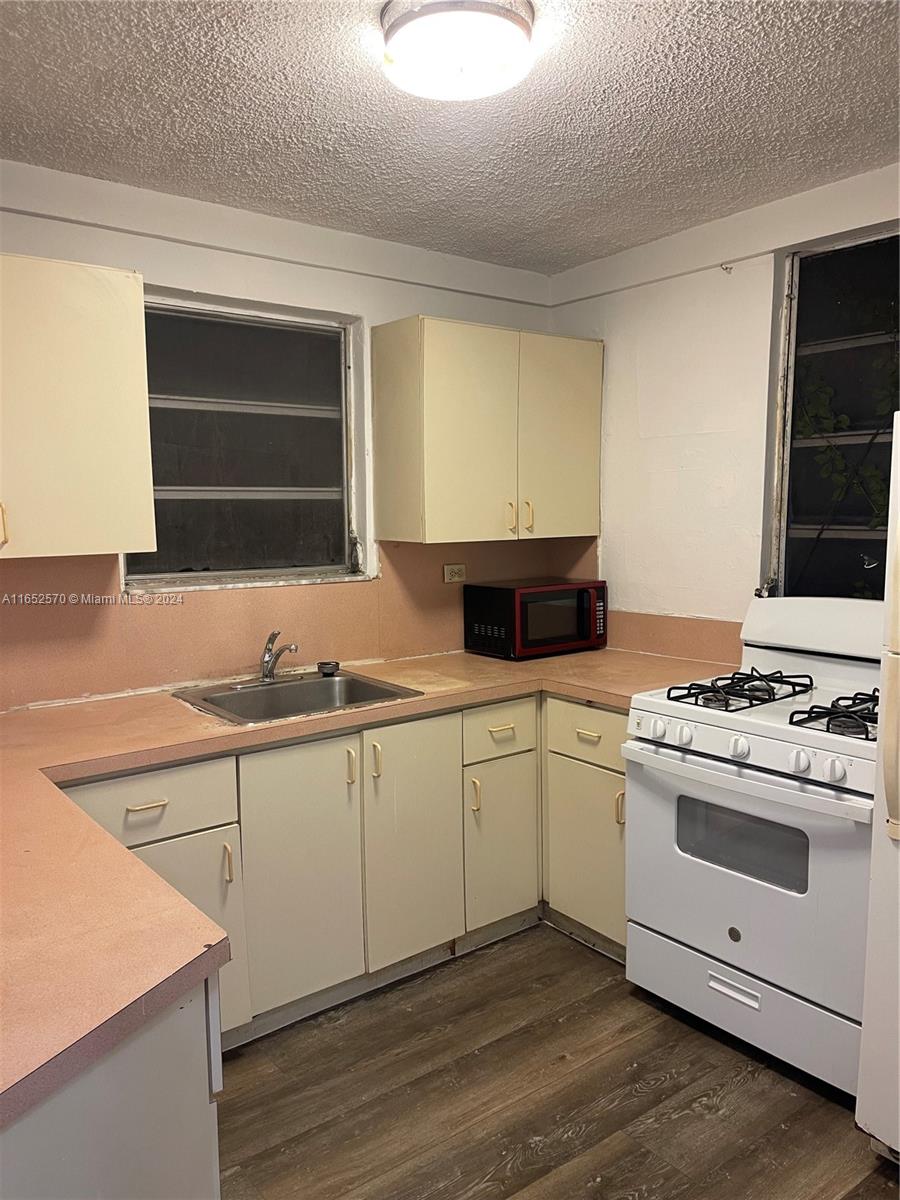 CITY OF MIAMI SOUTH - Residential Lease