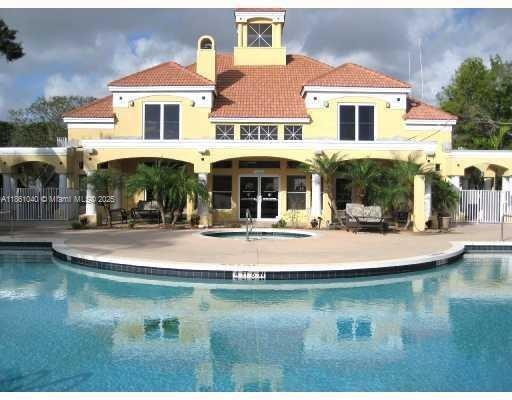 BEAUTIFUL UNIT , MINUTES TO I-95 TURNPIKE ANS SHOPPINGS . HUGE CLUBHOUSE WITH SWIMMING POOL, SPA , EXERCISE ROOM TENNIS AND PLAY AREA. GATED COMMUNITY ,CERAMIC FLOORS IN ALL APARTMENT . BRIGHT UNIT WITH WASHER AND DRYER