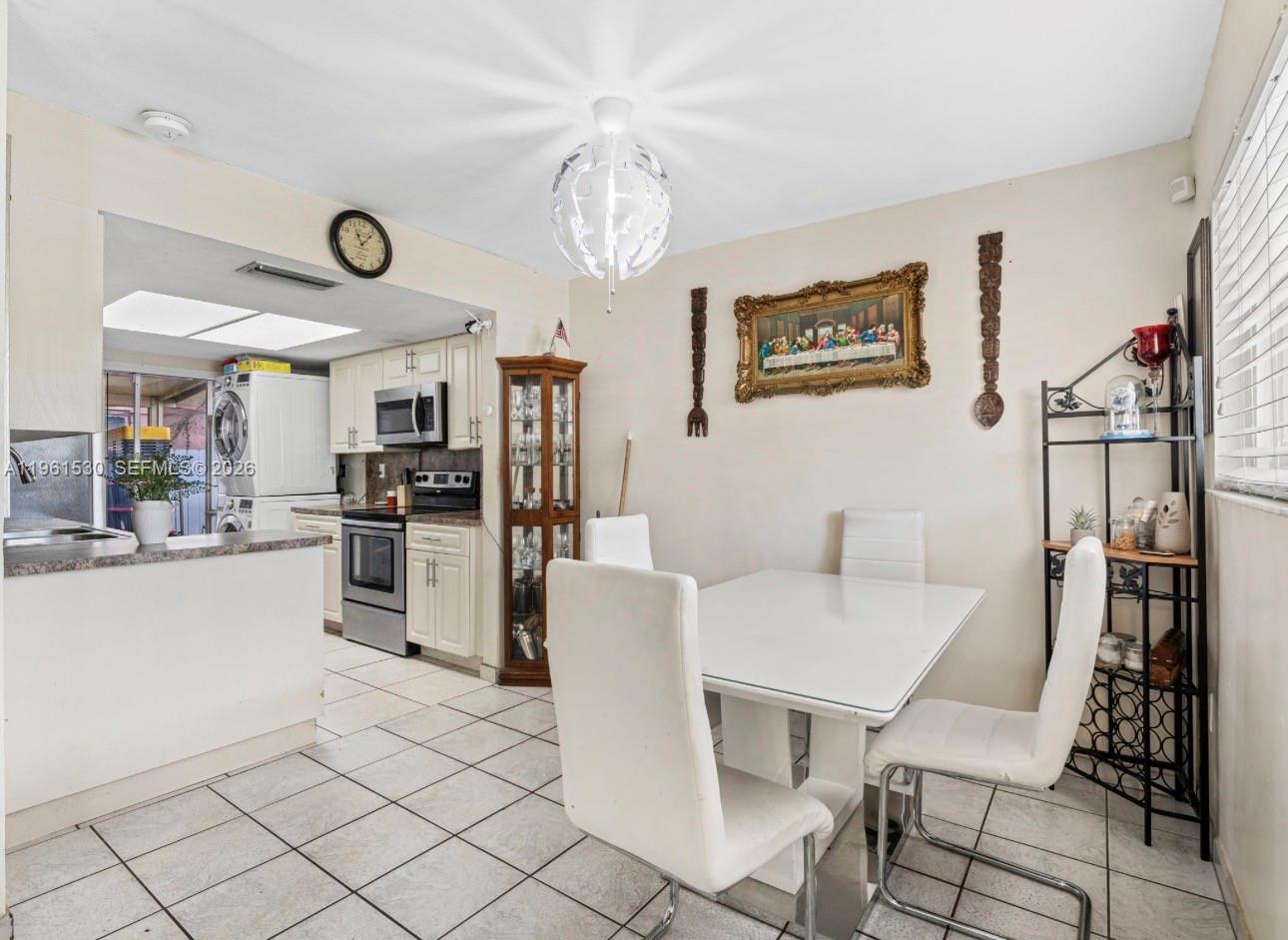 ROBEL CONDO - Residential