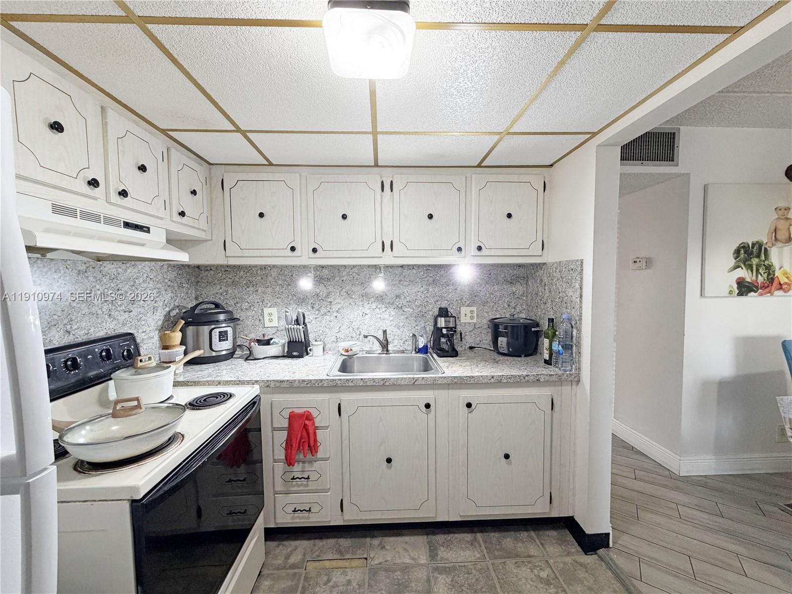 VILLAGE GREEN DORCHESTER - Residential