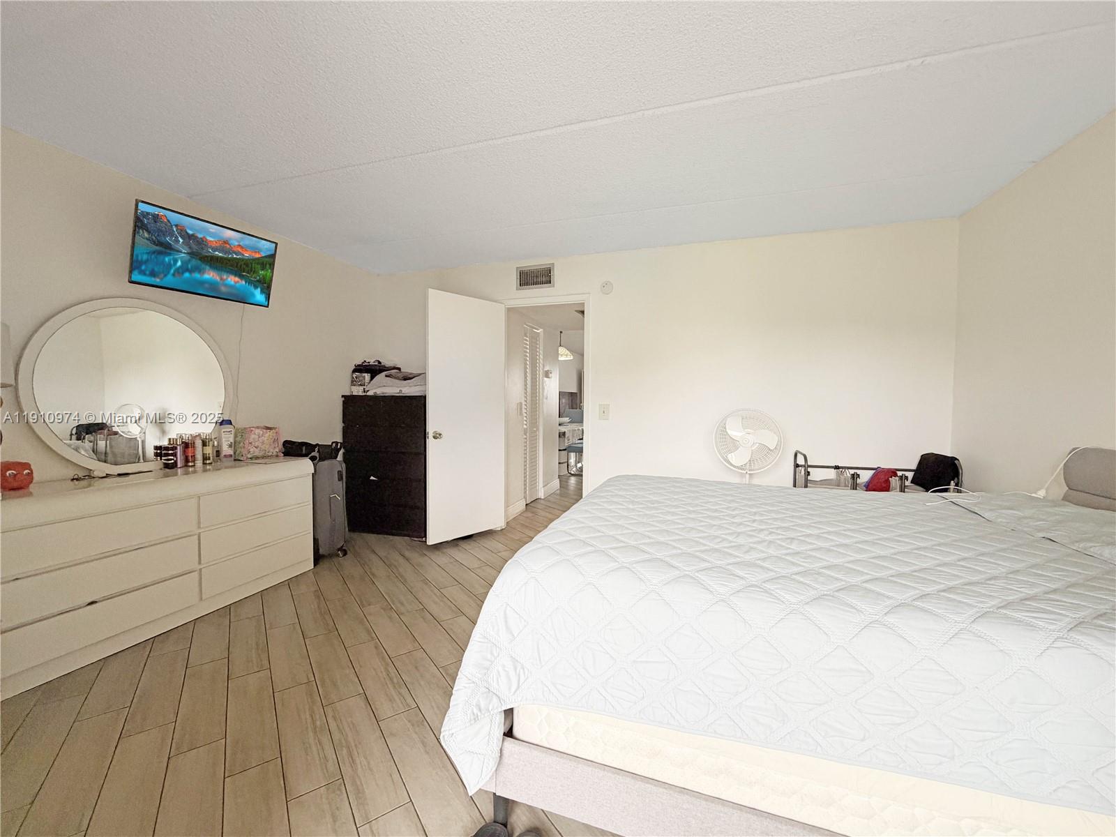 VILLAGE GREEN DORCHESTER - Residential