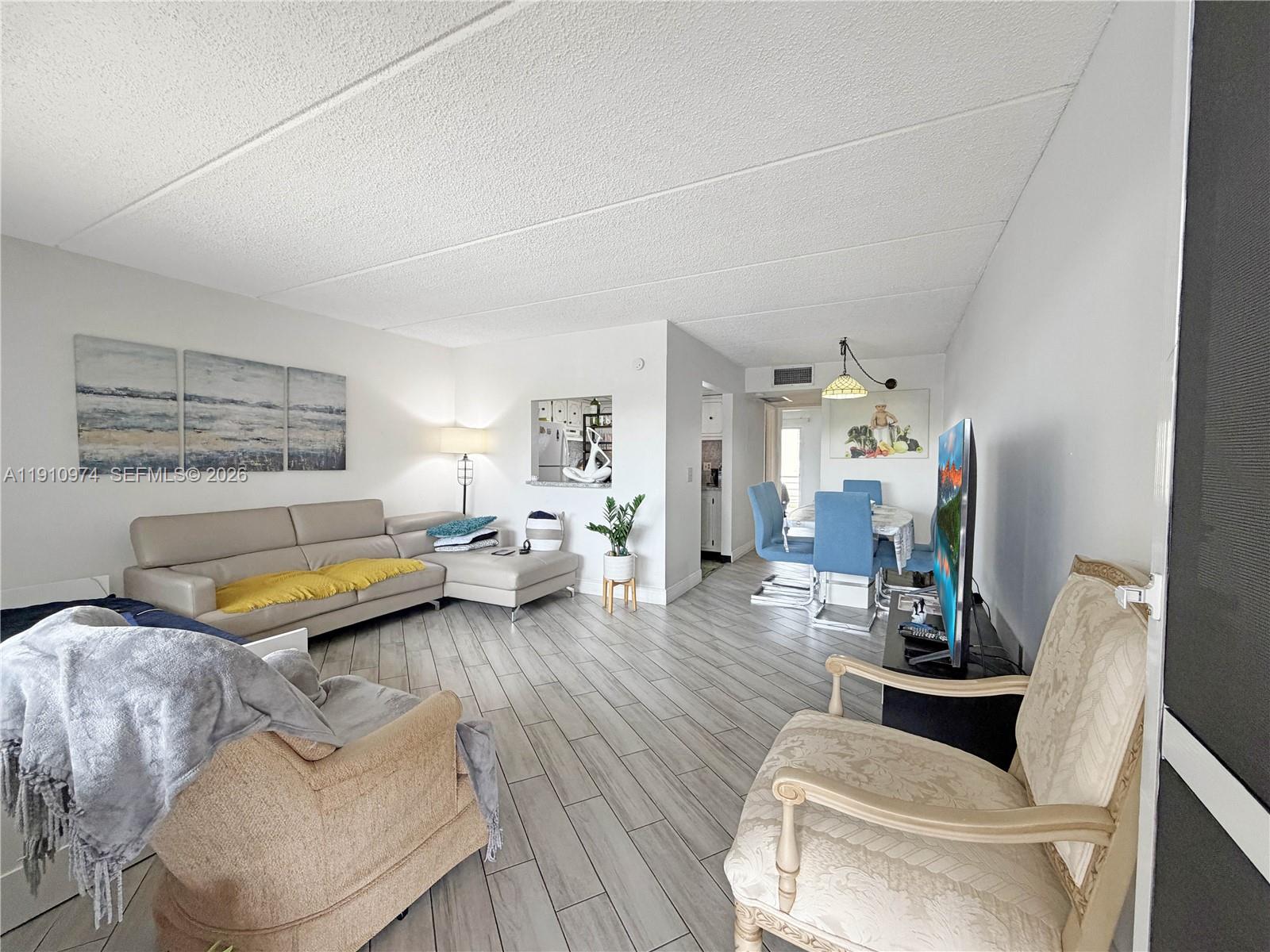 VILLAGE GREEN DORCHESTER - Residential