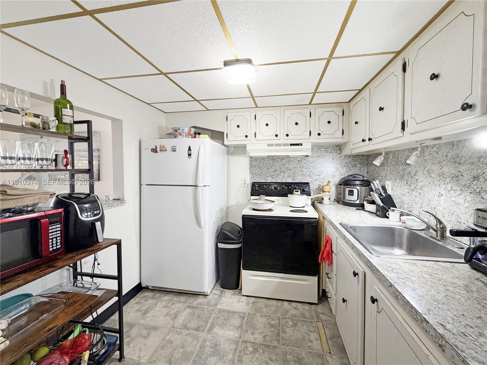 VILLAGE GREEN DORCHESTER - Residential