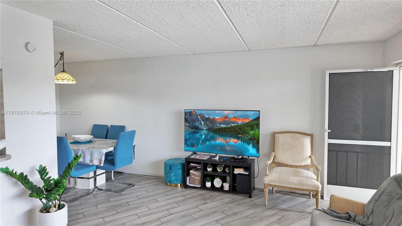 VILLAGE GREEN DORCHESTER - Residential