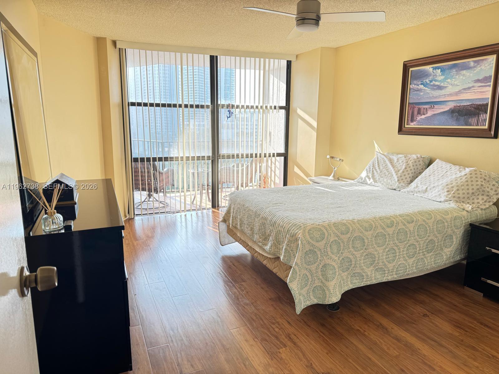 800 Parkview Dr 912