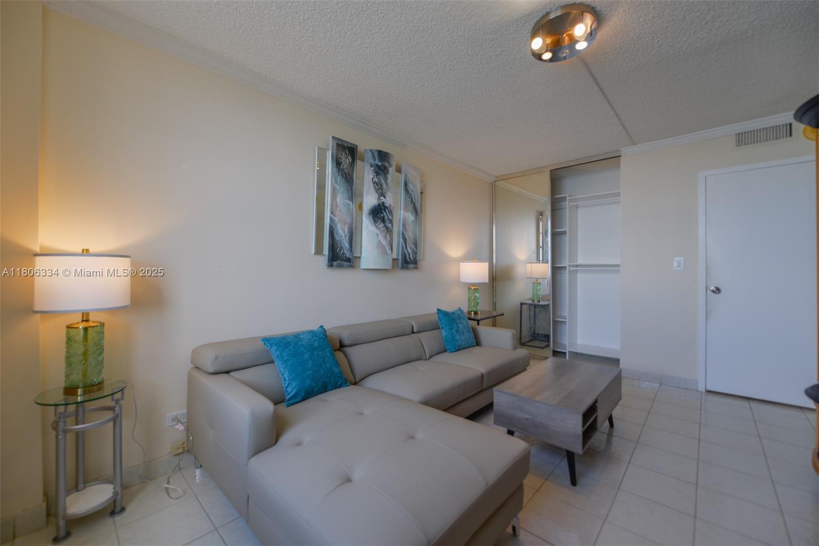 WINSTON TOWERS 200 - Residential