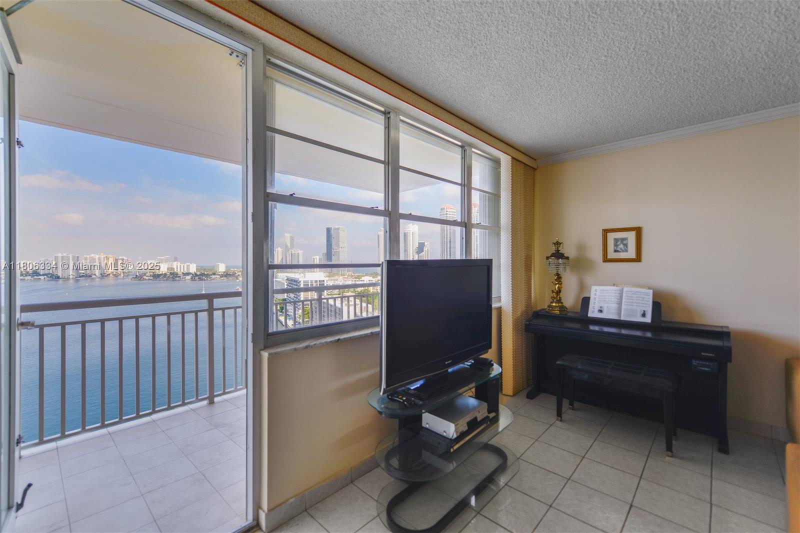 WINSTON TOWERS 200 - Residential