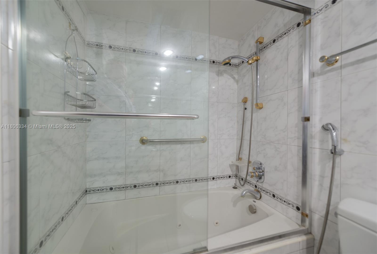 WINSTON TOWERS 200 - Residential