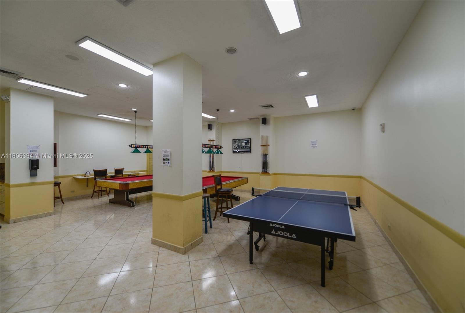 WINSTON TOWERS 200 - Residential