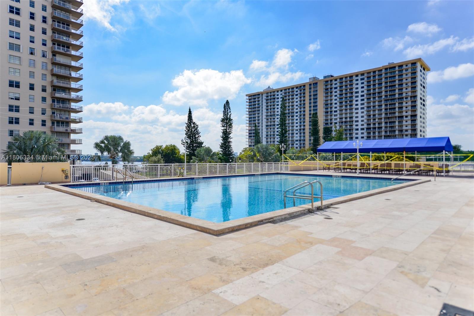 WINSTON TOWERS 200 - Residential