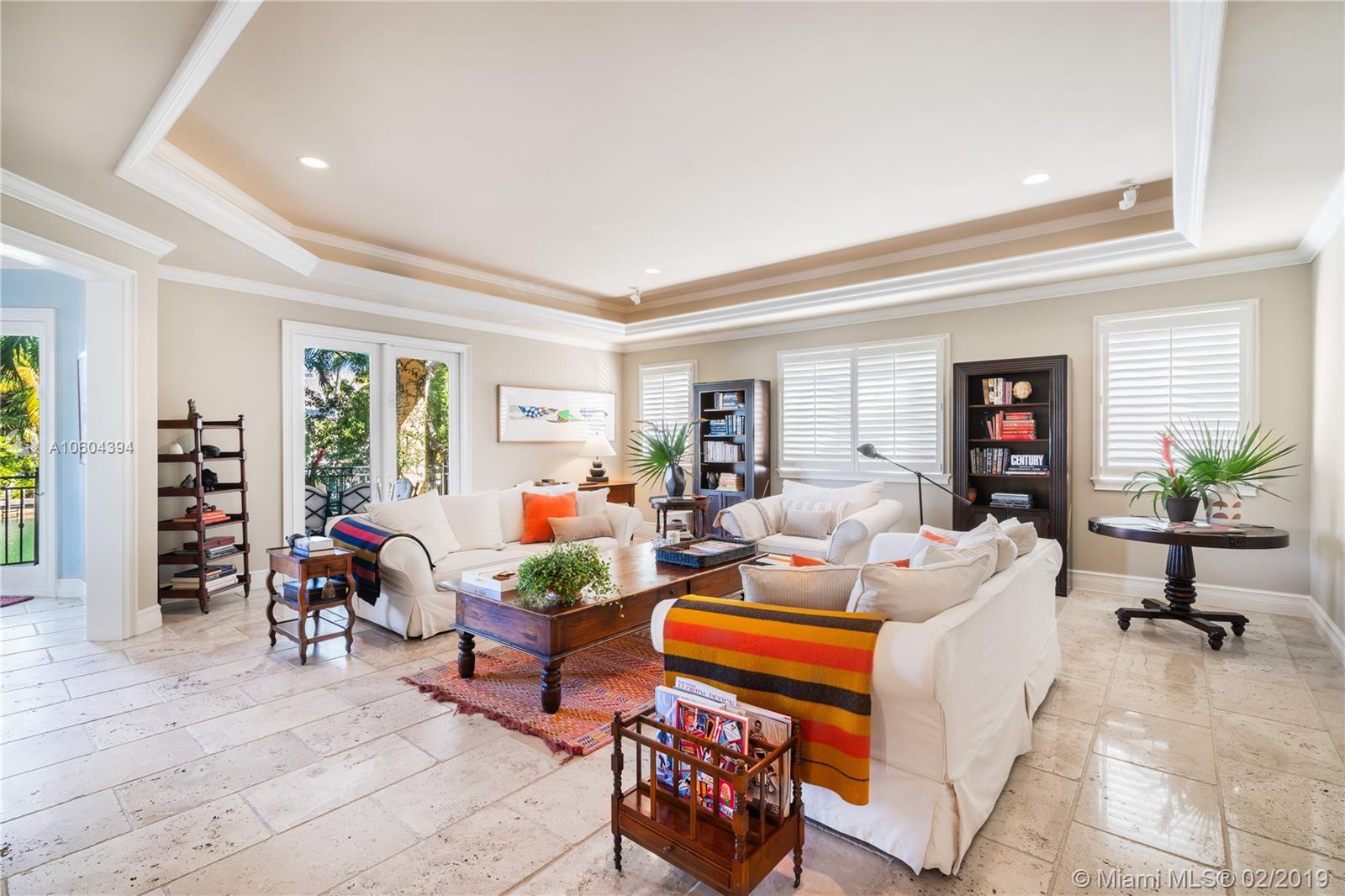 SMUGGLERS COVE - Residential