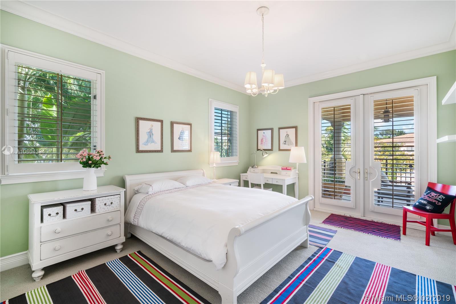 SMUGGLERS COVE - Residential