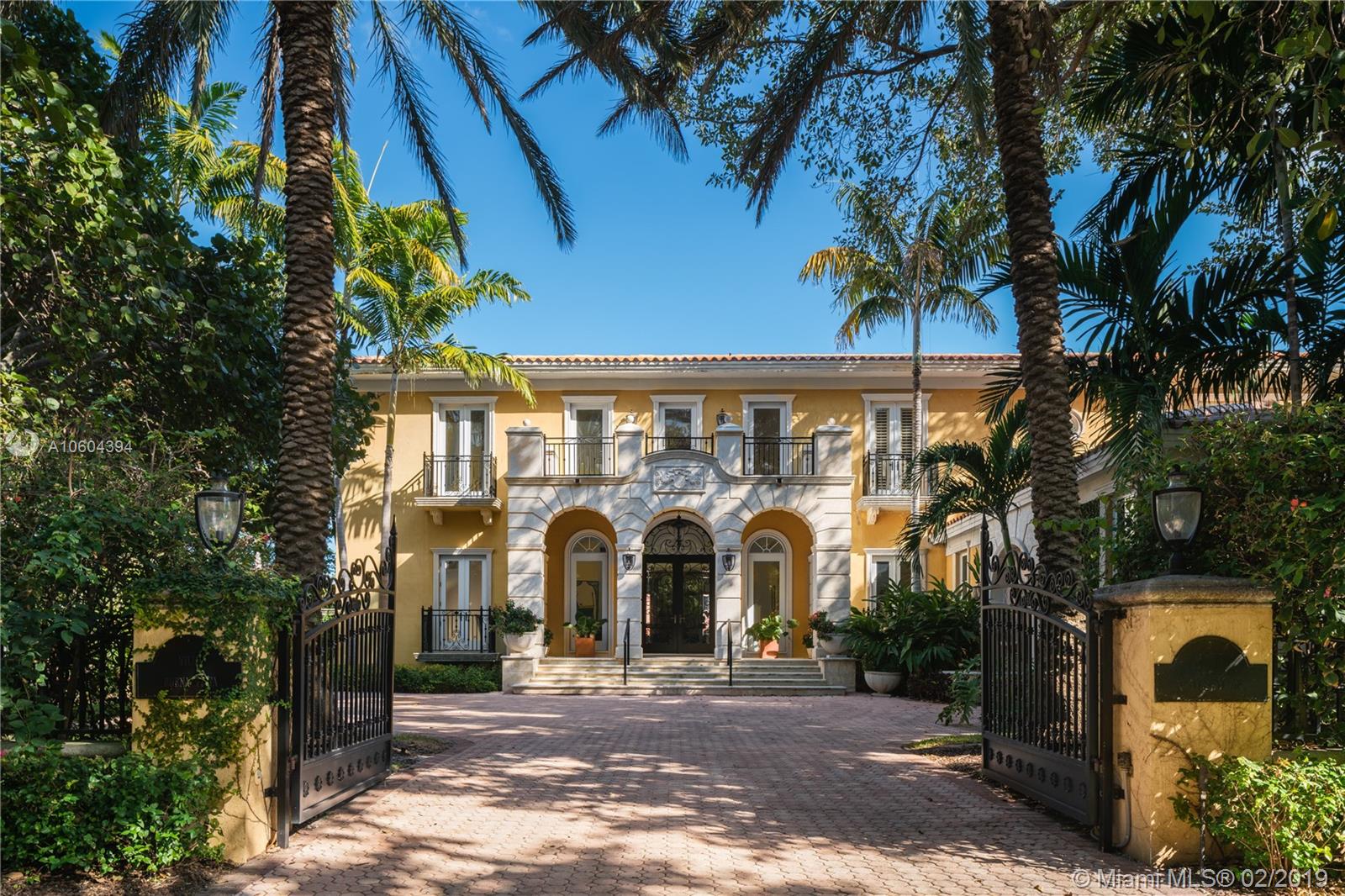 SMUGGLERS COVE - Residential