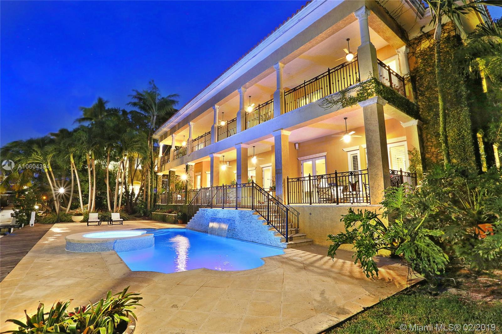 SMUGGLERS COVE - Residential