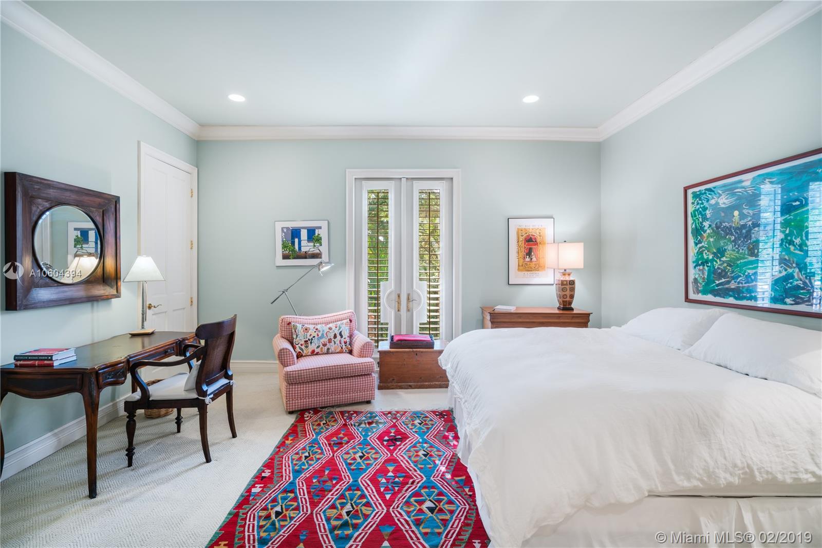 SMUGGLERS COVE - Residential