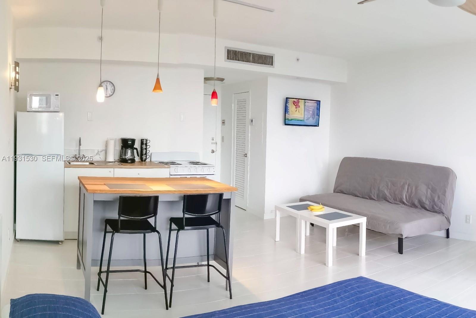 HOME TOWER CONDO - Residential Lease