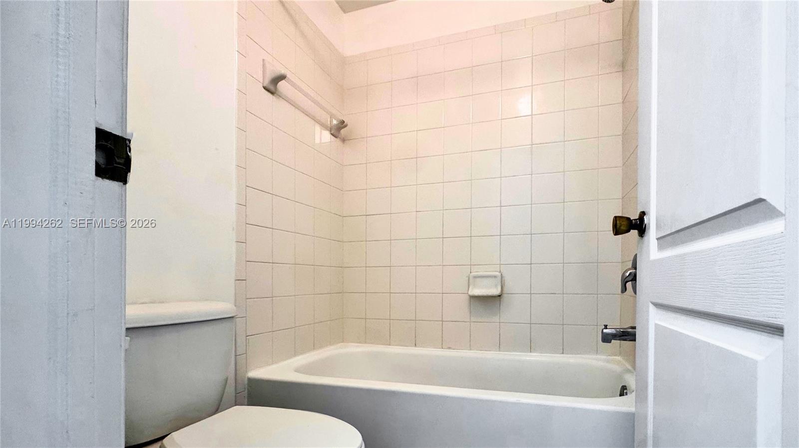 THE COURTS AT BAYSHORE I - Residential Lease