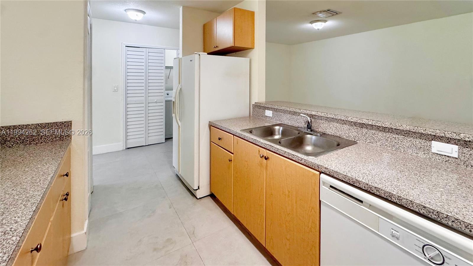 THE COURTS AT BAYSHORE I - Residential Lease