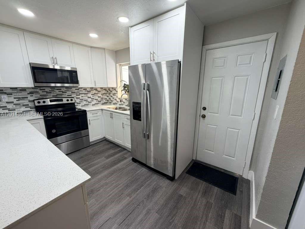 THE LOFTS TOWN VILLAS CON - Residential