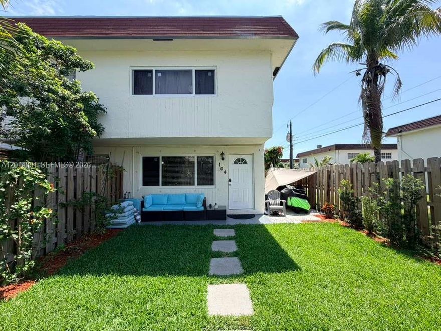 Beautifull Townhouse in North Miami fully renovated, new impact windows, new AC, corner unit bigger front backyard, 1st floor entrance: living-dinning room + open concept kitchen + half bath room + storage + back private patio. 2nd floor 2 big bedrooms (1 walking closet) sharing 1 full bathroom. 1 parking assigned.