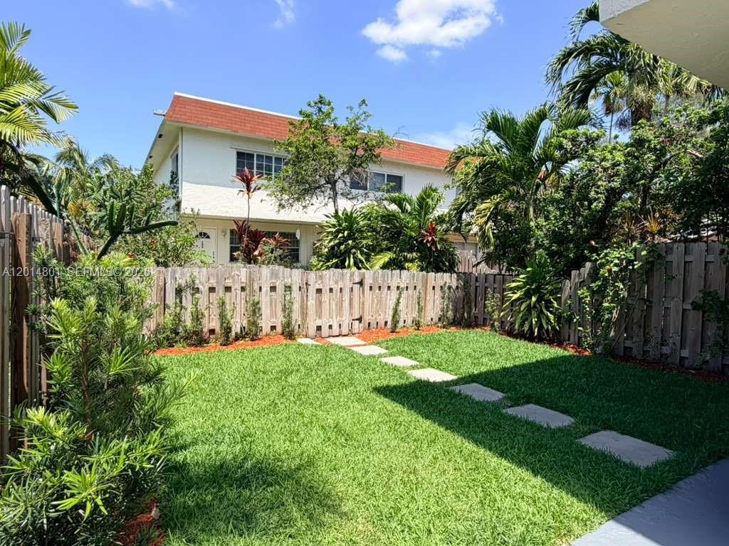 THE LOFTS TOWN VILLAS CON - Residential