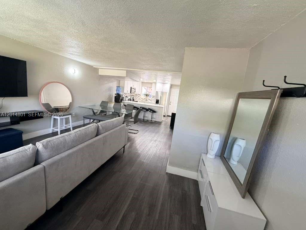 THE LOFTS TOWN VILLAS CON - Residential