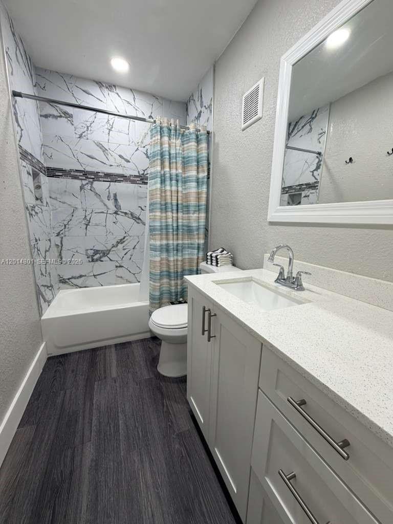 THE LOFTS TOWN VILLAS CON - Residential