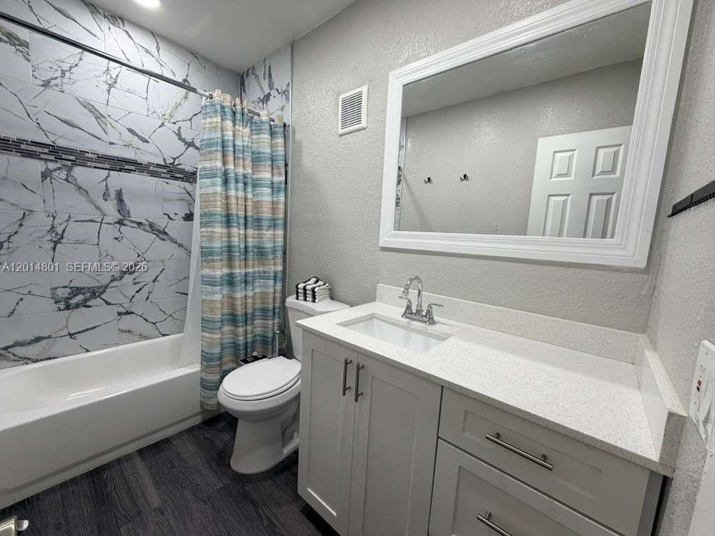 THE LOFTS TOWN VILLAS CON - Residential