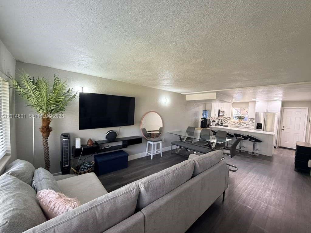 THE LOFTS TOWN VILLAS CON - Residential