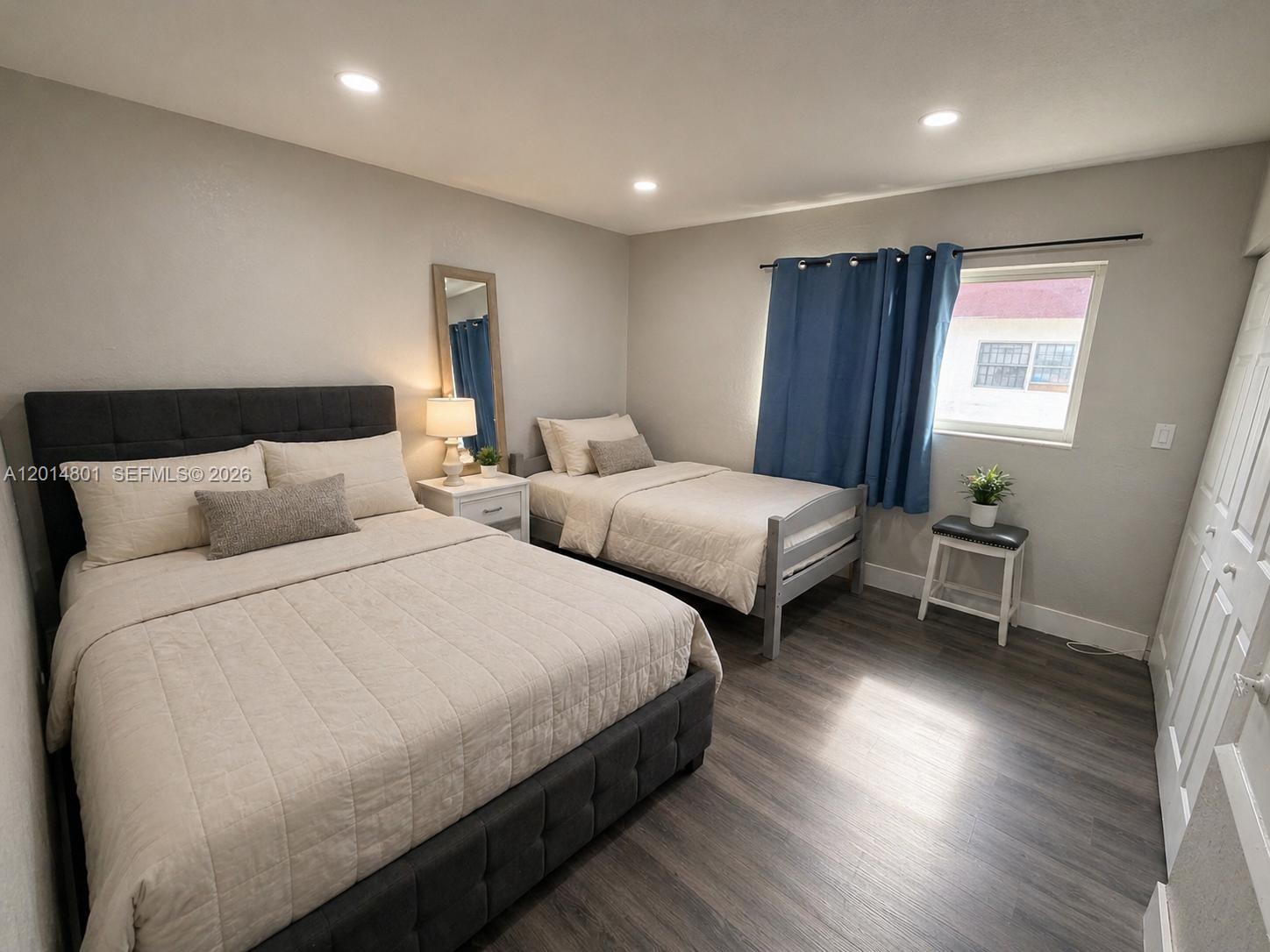 THE LOFTS TOWN VILLAS CON - Residential