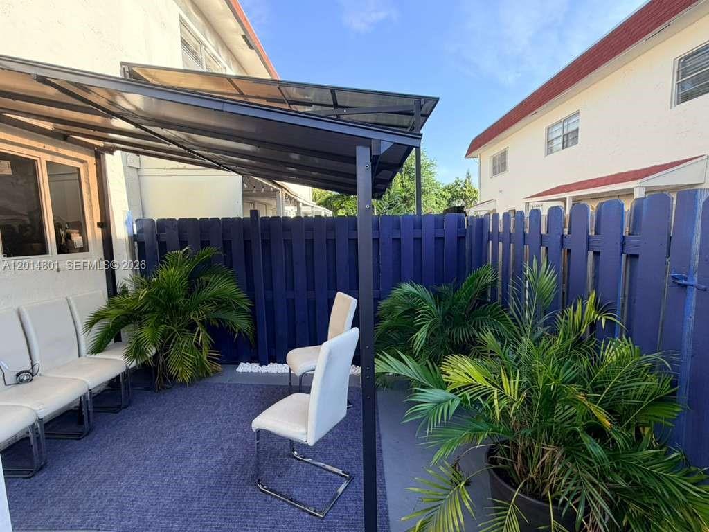 THE LOFTS TOWN VILLAS CON - Residential