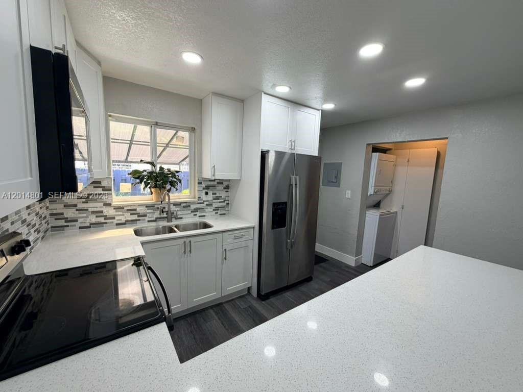 THE LOFTS TOWN VILLAS CON - Residential