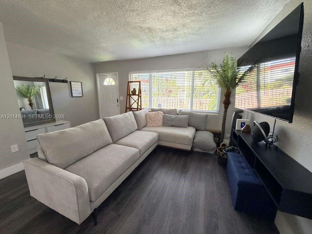 THE LOFTS TOWN VILLAS CON - Residential