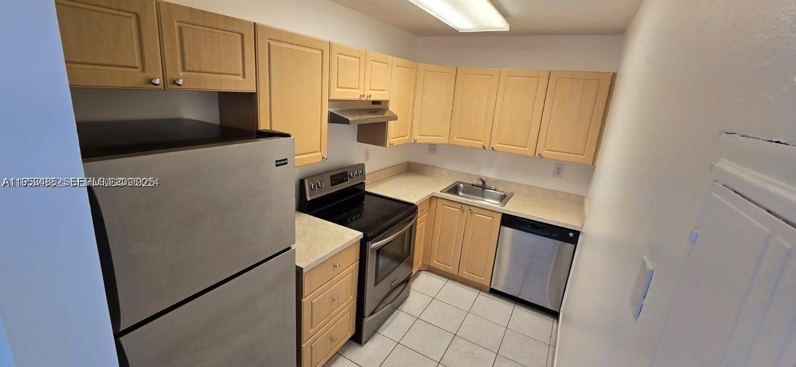 405 S Pine Island Rd 202D, Plantation FL 33324